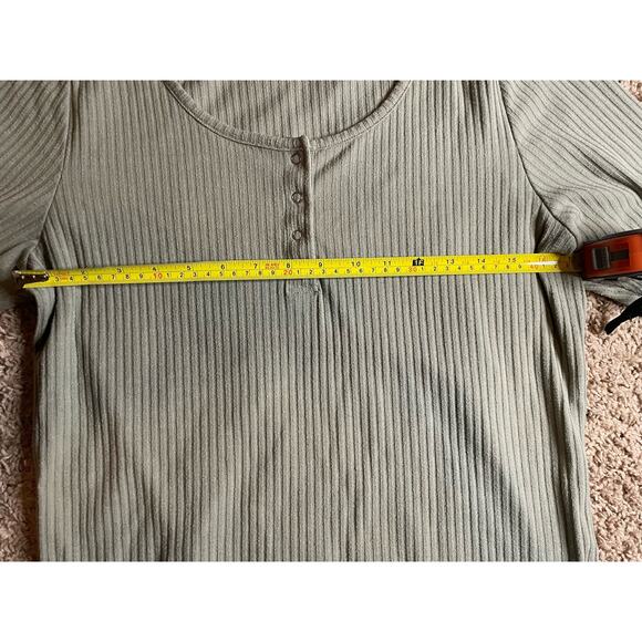 Torrid Ribbed Snap Top Lightish Green - Size 1 (14/16)** - Picture 5 of 5